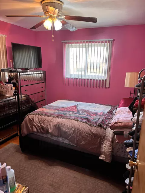 Bedroom - 15320 Stricker Ave, Eastpointe, MI 48021 photo 2 of 3