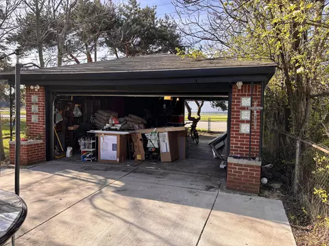 Exterior - 15320 Stricker Ave, Eastpointe, MI 48021 photo 6 of 7