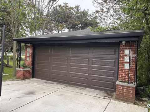 Exterior - 15320 Stricker Ave, Eastpointe, MI 48021 photo 5 of 7