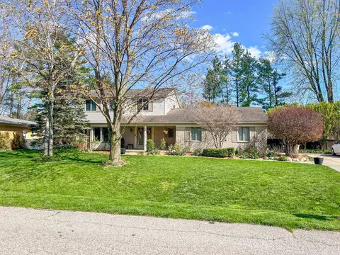 38470 Applewood St, Clinton Twp, MI 48036