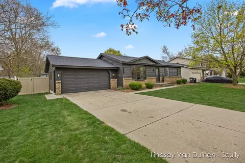 5418 Blaine Ave SE, Kentwood, MI 49508