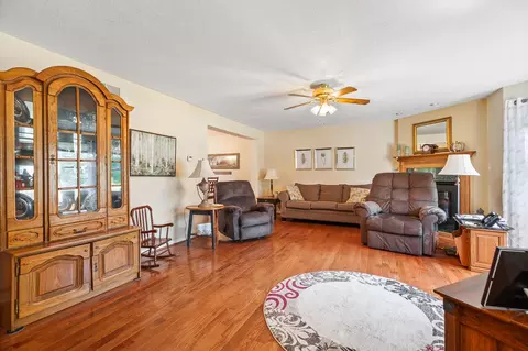 Living - 3268 Birch Ct, Adrian, MI 49221 photo 4 of 5