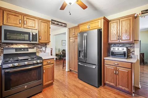 Kitchen - 3268 Birch Ct, Adrian, MI 49221 photo 4 of 5