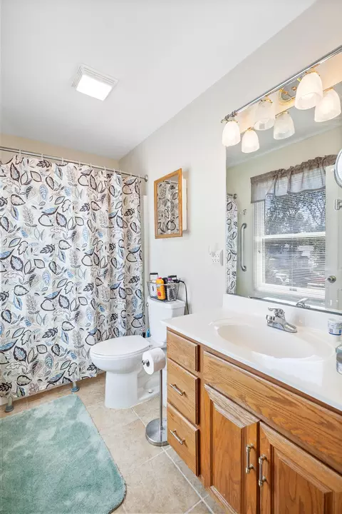 Bath - 3268 Birch Ct, Adrian, MI 49221 photo 1 of 2