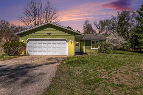 4425 13 Mile Rd NE, Rockford, MI 49341