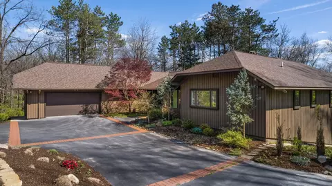 1155 Country Club Rd, Ann Arbor, MI 48105