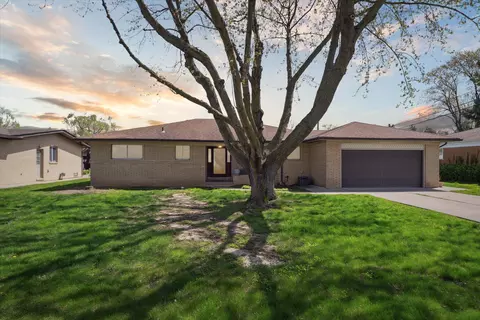 38202 Santa Anna St, Clinton Twp, MI 48036