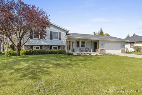 1955 Tulip Ln, Jenison, MI 49428