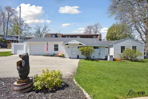 755 Kornoelje Dr NE, Comstock Park, MI 49321