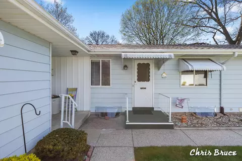 5740 Leisure South Dr SE, Grand Rapids, MI 49548