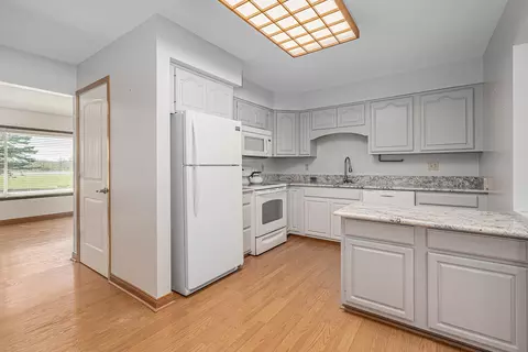 Kitchen - 16747 E Augusta Dr, Augusta, MI 49012 photo 1 of 3