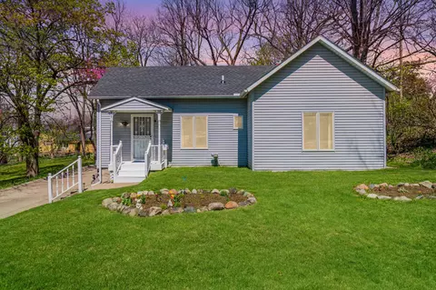 221 2nd St, Fenton, MI 48430
