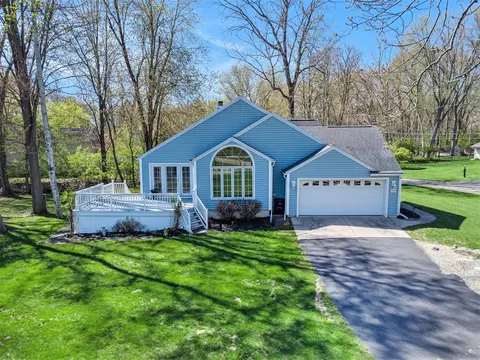 Exterior - 2715 Forest Lake Dr, Jackson, MI 49203 photo 11 of 19