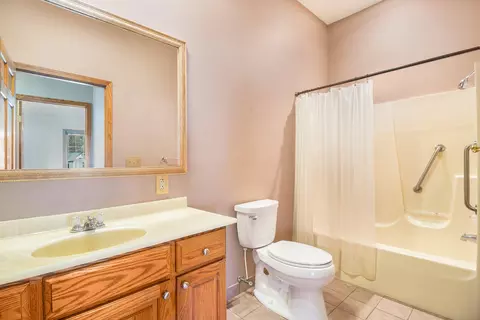 Bath - 2715 Forest Lake Dr, Jackson, MI 49203 photo 2 of 2