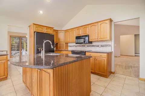 Kitchen - 2715 Forest Lake Dr, Jackson, MI 49203 photo 2 of 4