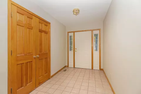 Entry Way - 2715 Forest Lake Dr, Jackson, MI 49203 photo 1 of 1