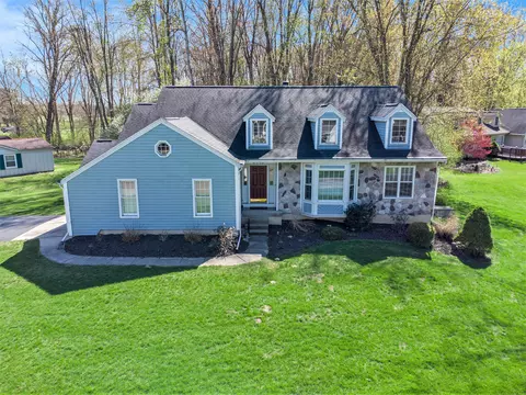 Exterior - 2715 Forest Lake Dr, Jackson, MI 49203 photo 2 of 19