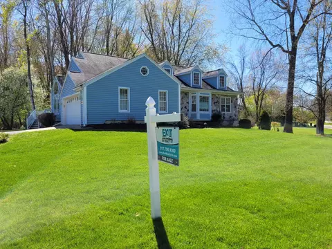Exterior - 2715 Forest Lake Dr, Jackson, MI 49203 photo 16 of 19