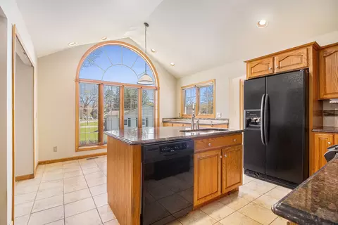 Kitchen - 2715 Forest Lake Dr, Jackson, MI 49203 photo 1 of 4