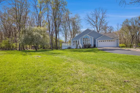 Exterior - 2715 Forest Lake Dr, Jackson, MI 49203 photo 9 of 19