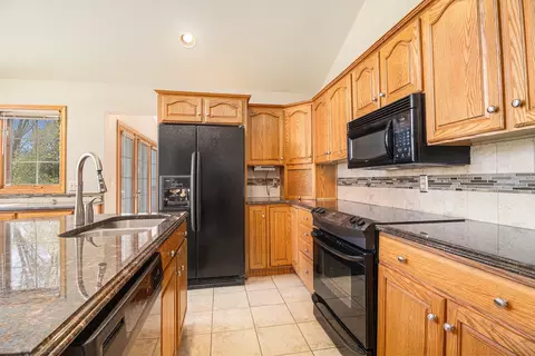 Kitchen - 2715 Forest Lake Dr, Jackson, MI 49203 photo 4 of 4