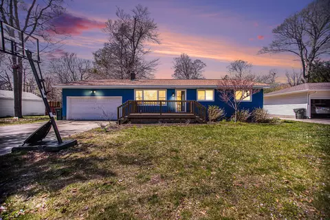 5155 Wickham Dr, Norton Shores, MI 49441