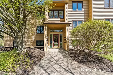 300 Farington Blvd #6, Holland, MI 49423