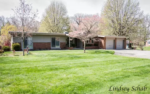 2151 Blueberry Dr NW, Grand Rapids, MI 49504