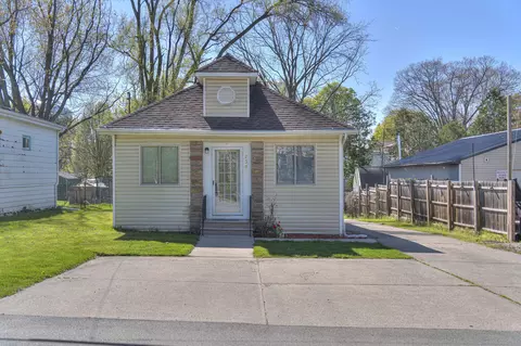 230 Amos Ave, Jackson, MI 49203 photo 2