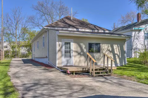230 Amos Ave, Jackson, MI 49203 photo 3