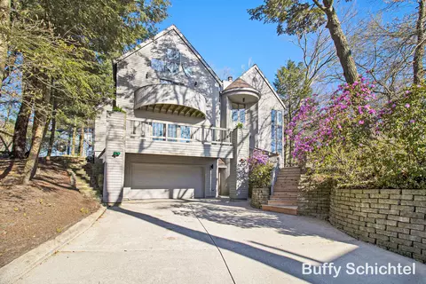 29 Honeymoon Hl, Grand Haven, MI 49417
