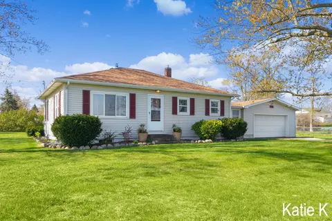 2702 142nd Ave, Dorr, MI 49323