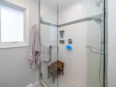 Bath - 10250 Tomkinson Dr, Scotts, MI 49088 photo 2 of 5
