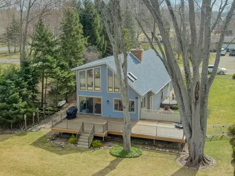 Exterior - 10250 Tomkinson Dr, Scotts, MI 49088 photo 13 of 14