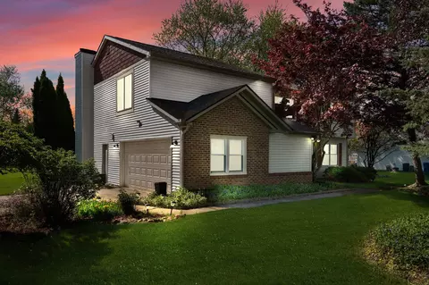 5634 Pebble Ridge Ct, Ann Arbor, MI 48108