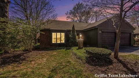 290 Danby Ct, Holland, MI 49423