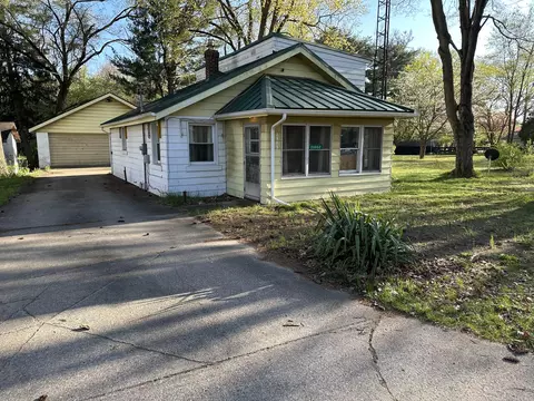 25052 Center St, Edwardsburg, MI 49112