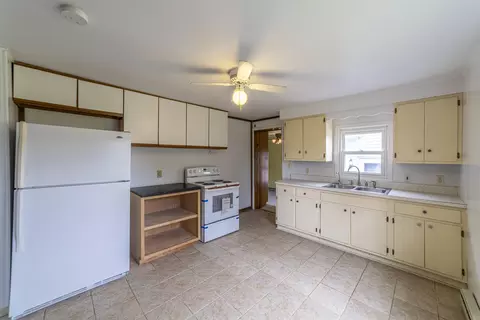 Kitchen - 18783 Donner Rd, Three Oaks, MI 49128 photo 5 of 5