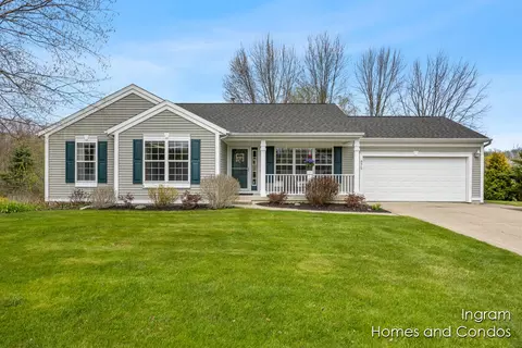 875 Quintara Ct NE, Comstock Park, MI 49321