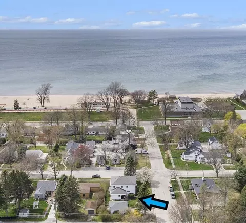 422 N Park St, Ludington, MI 49431