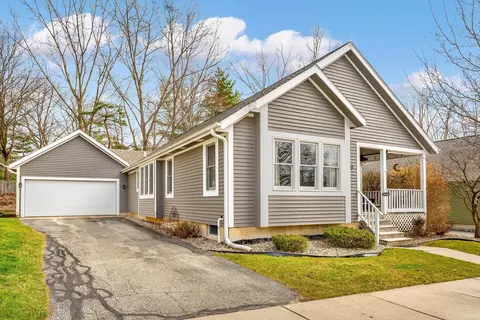 3220 Woodberry Dr SE #13, Kentwood, MI 49512
