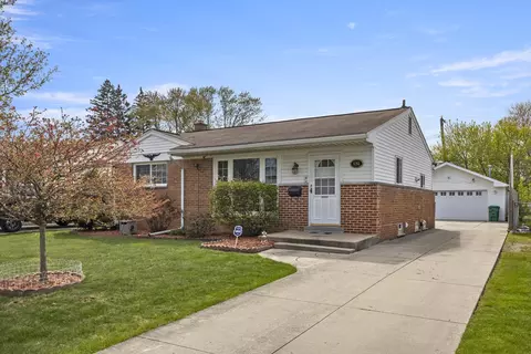 6261 Deering St, Garden City, MI 48135