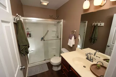 Bath - 209 Corwin Meadow Dr, Lawrence, MI 49064 photo 2 of 3