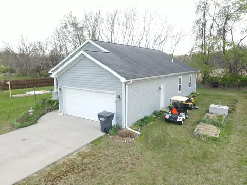 Exterior - 209 Corwin Meadow Dr, Lawrence, MI 49064 photo 5 of 15