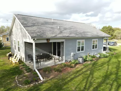 Exterior - 209 Corwin Meadow Dr, Lawrence, MI 49064 photo 4 of 15