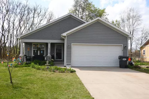 Exterior - 209 Corwin Meadow Dr, Lawrence, MI 49064 photo 2 of 15