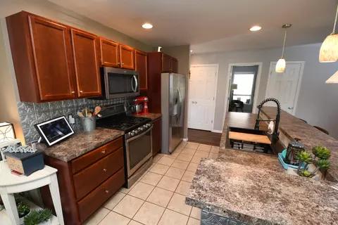 Kitchen - 209 Corwin Meadow Dr, Lawrence, MI 49064 photo 2 of 2