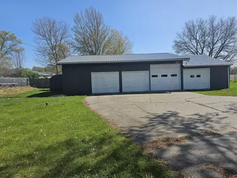 802 106th Ave, Plainwell, MI 49080 photo 2