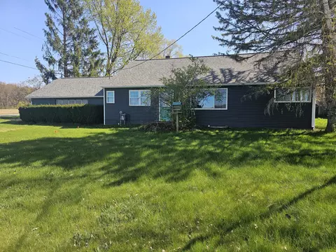 802 106th Ave, Plainwell, MI 49080