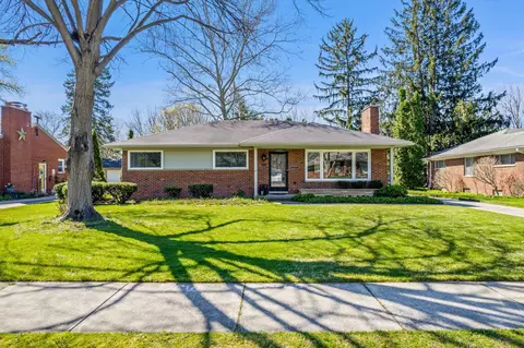 16065 Kinross Ave, Beverly Hills, MI 48025